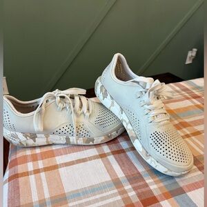 CROCS LiteRide White and Gray Women's Sneakers